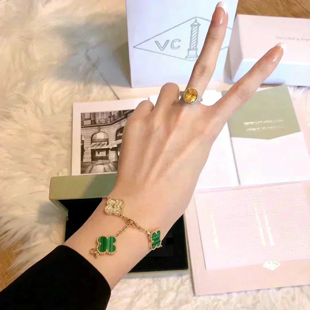 [baslovejewels]CLOVER  5 MOTIF MALACHITE DIAMOND BRACELET