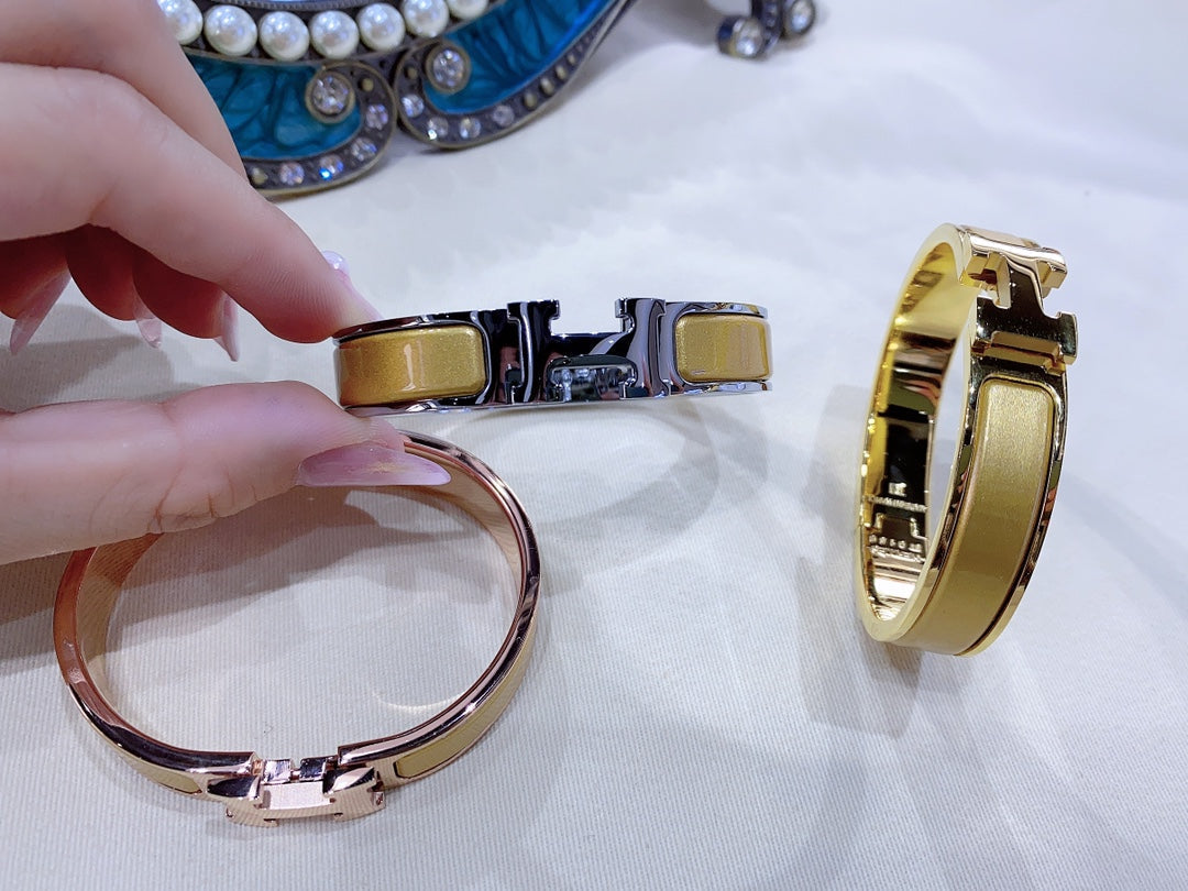 [baslovejewels]H CHAMPAGNE BRACELET
