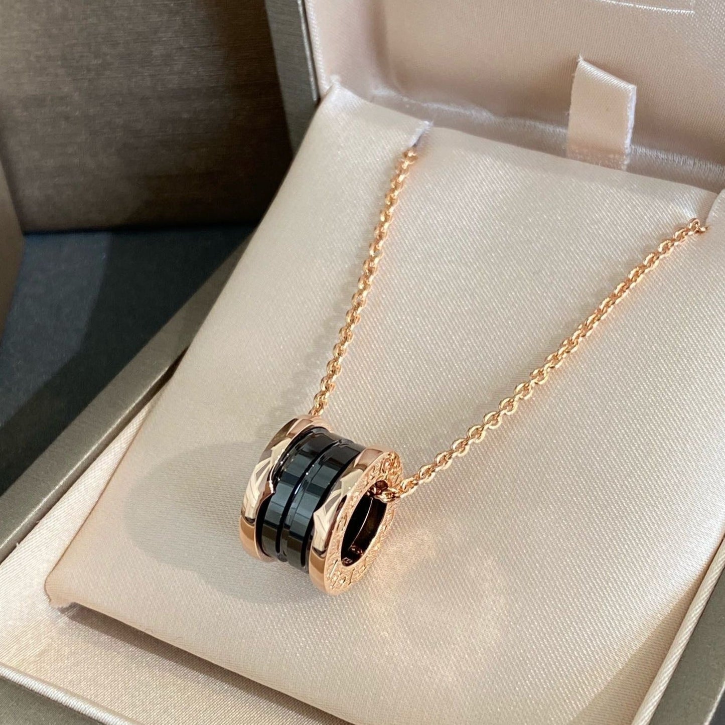 [baslovejewels]ZERO 1 BLACK CERAMIC PINK GOLD NECKLACE