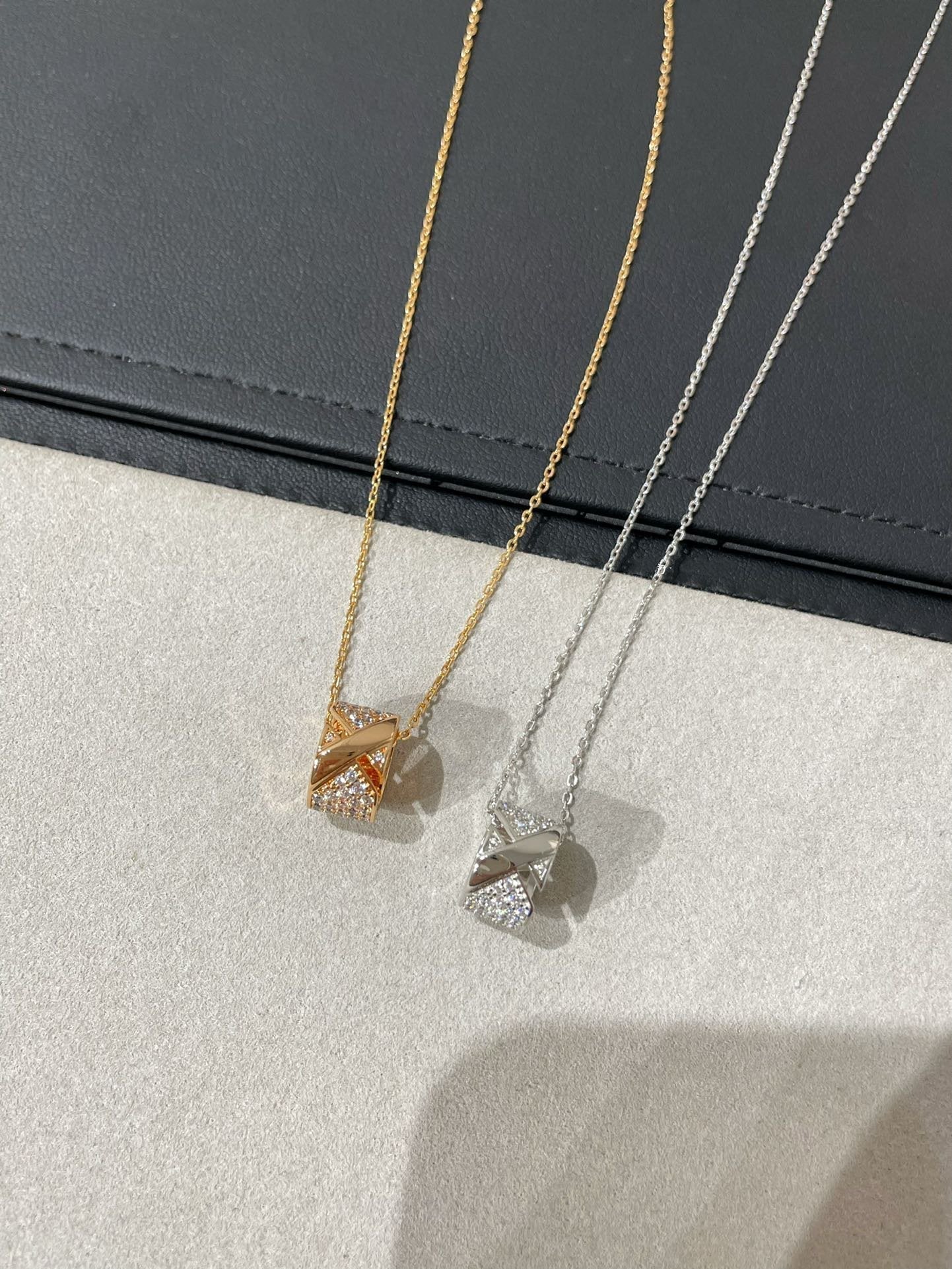 [baslovejewels]LIENS EVIDENCE DIAMOND PAVED NECKLACE