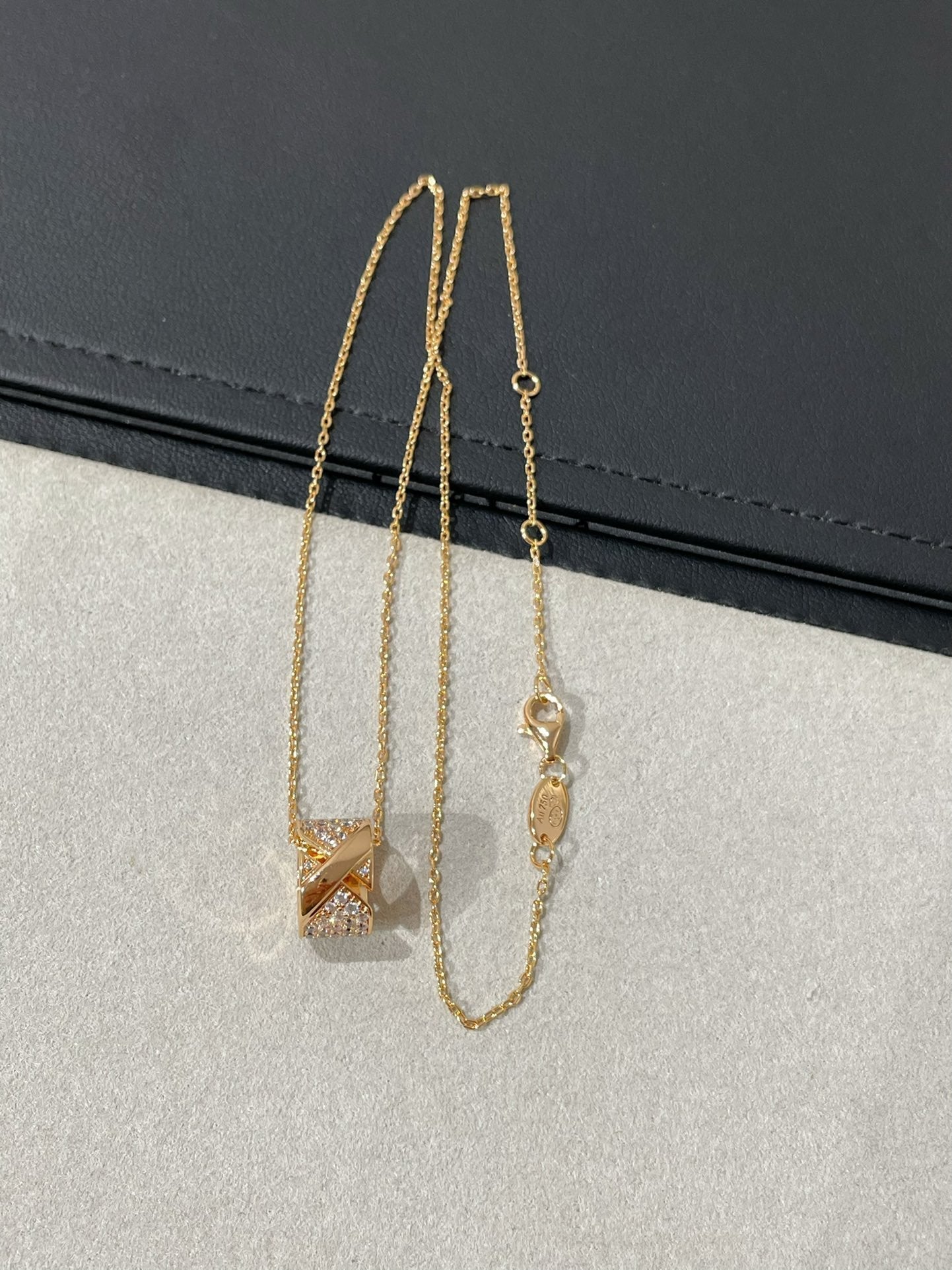 [baslovejewels]LIENS EVIDENCE DIAMOND PAVED NECKLACE