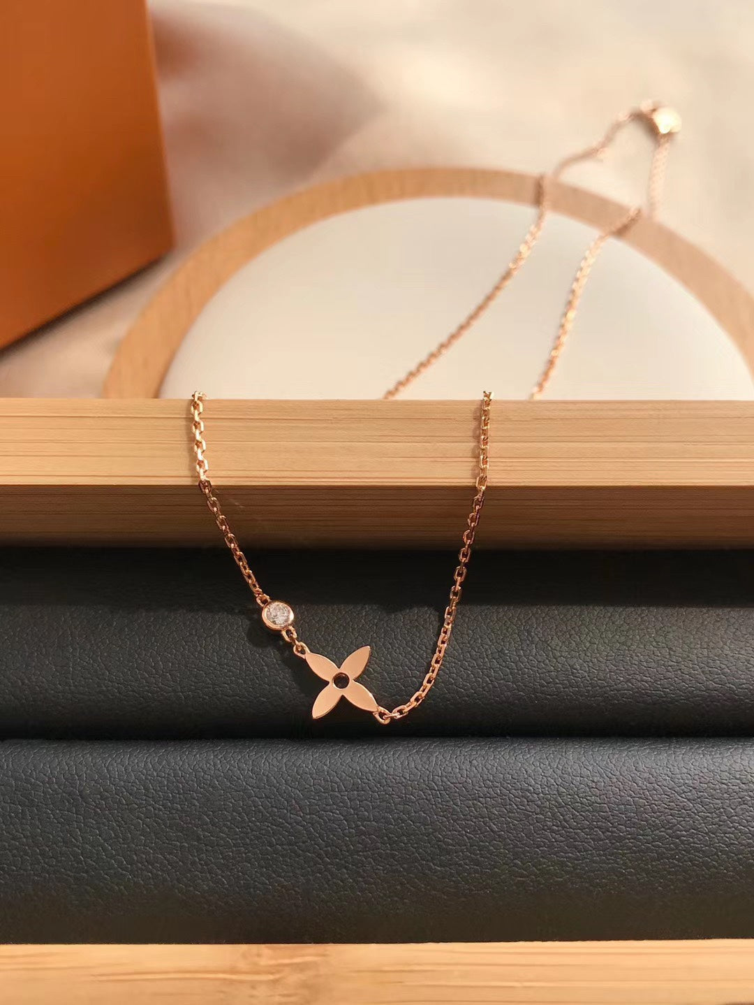 [baslovejewels]BLOSSOM PENDANT PINK GOLD AND DIAMOND