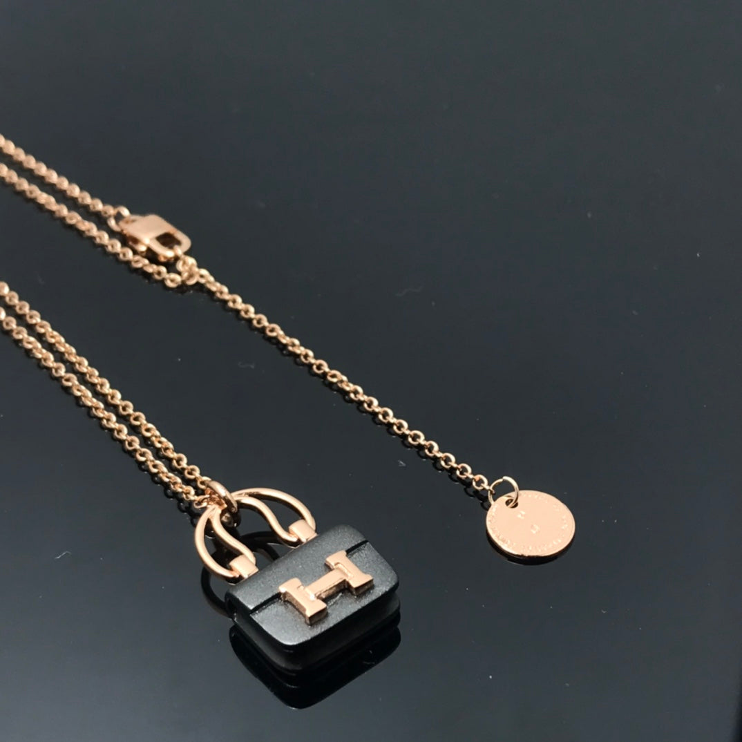 [baslovejewels]WOMEN'S HM AMULETTES CONSTANCE PENDANT NECKLACE